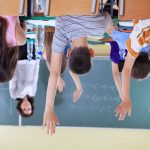 estudiantes foto licencia libre (foto invertida=